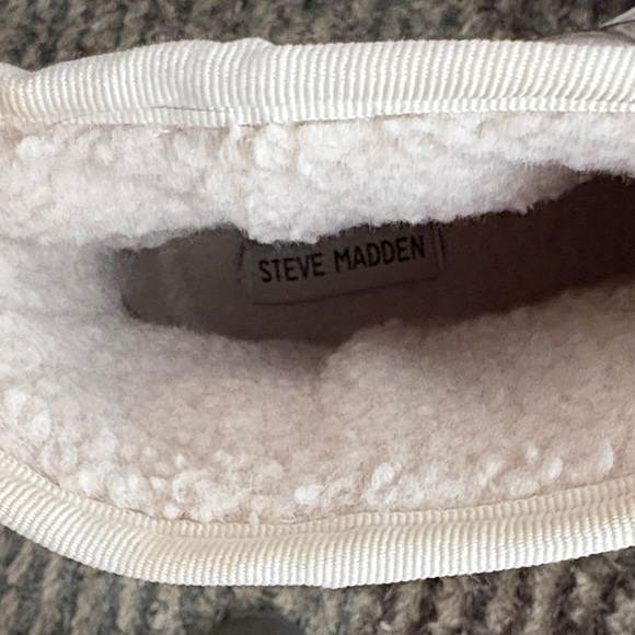 Steve Madden Cream Ankle Boots with Water-Proof Clear Cover Design, Size 6 - Picture 9 of 9